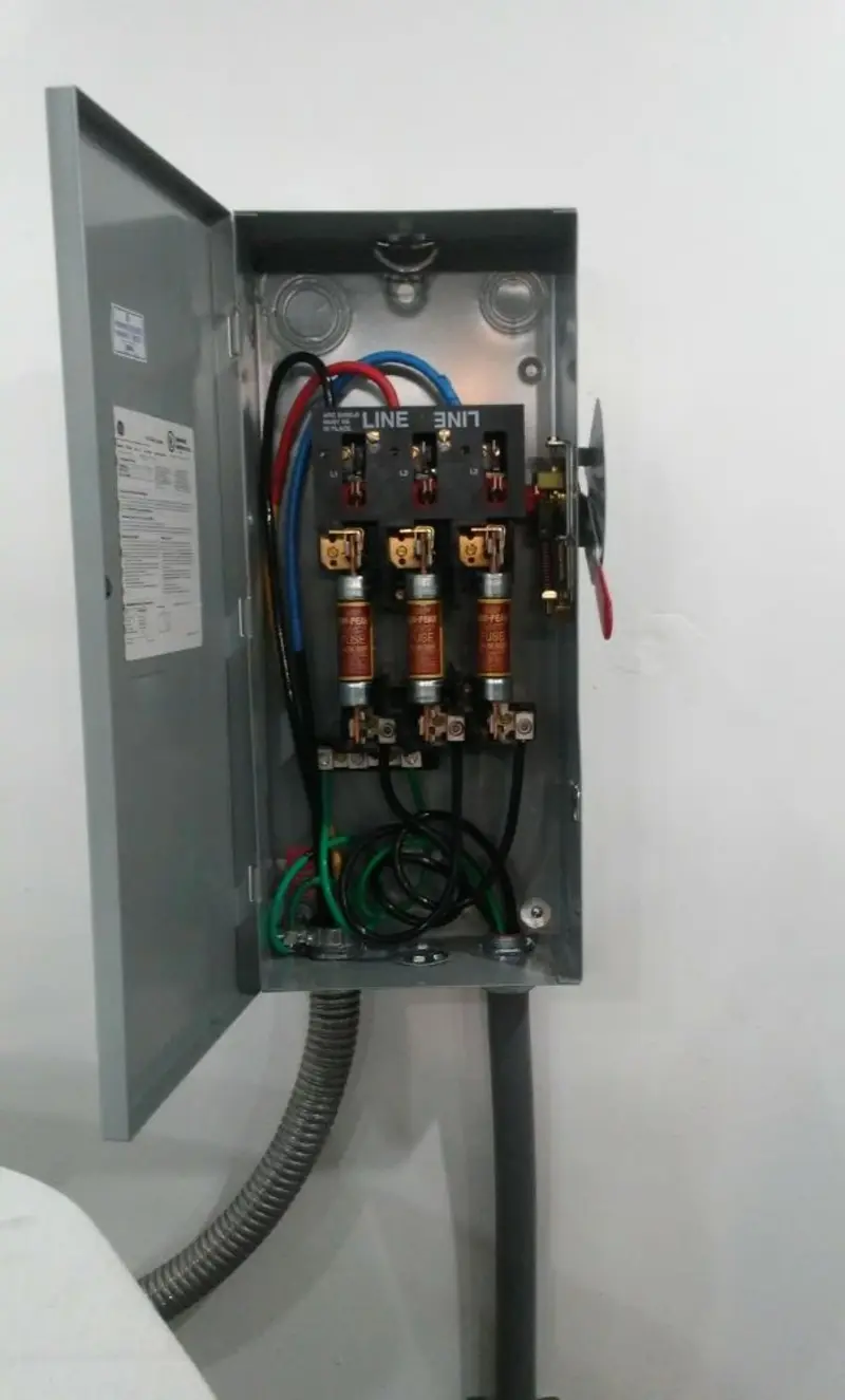 Three-phase disconnect switch installed for Smoke Detector Installation in Oglesby